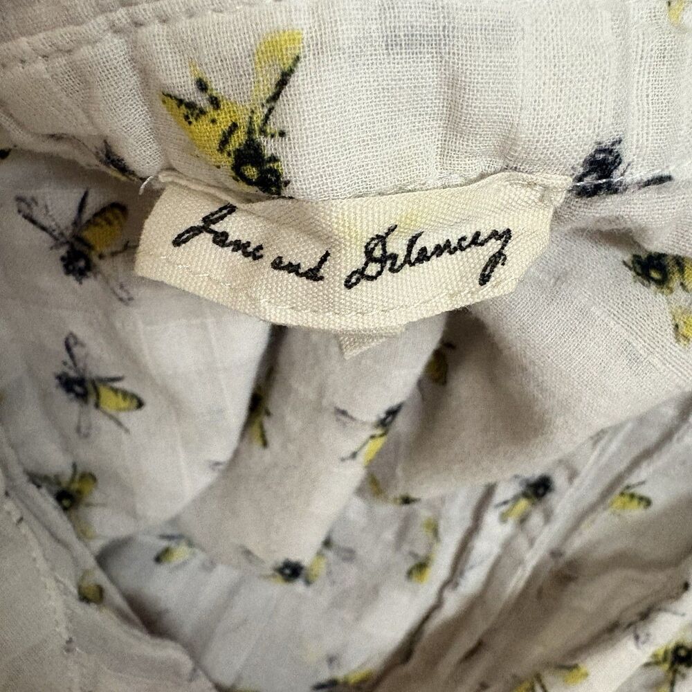 Jane and Delancey Women's Button-Up Top M White Bee Print Collared Short Sleeve - Picture 4 of 4